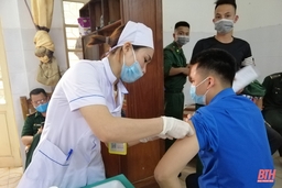 Huyện Quan Sơn tiêm 486 liều vắc xin phòng COVID-19 cho lực lượng tuyến đầu chống dịch