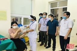 Giám sát hỗ trợ chiến dịch tiêm vắc - xin phòng COVID-19 tại huyện Như Thanh và Nông Cống