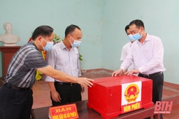 Phó Bí thư Tỉnh ủy Trịnh Tuấn Sinh kiểm tra công tác chuẩn bị bầu cử tại TP Sầm Sơn