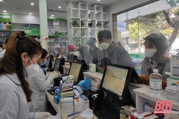 Thanh Hóa: Nhiều nhà thuốc đắt hàng sau khi mở bán thuốc điều trị COVID-19 do Việt Nam sản xuất