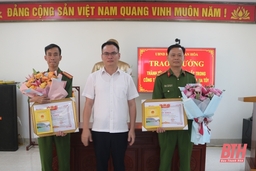 Khen thưởng đột xuất Đội CSĐT tội phạm về kinh tế và ma túy Công an huyện Quan Hóa