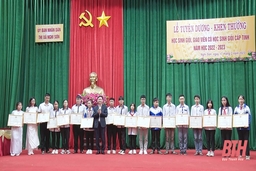Thị xã Nghi Sơn tuyên dương HS và GV có thành tích xuất sắc trong kỳ thi học sinh giỏi cấp tỉnh