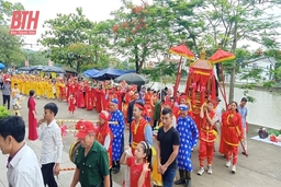 Lễ hội Phủ Nhì tưởng niệm ngày mất Hoàng Thái hậu Ngô Thị Ngọc Dao