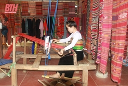 Bảo tồn nghề dệt thổ cẩm truyền thống của người dân tộc Thái thôn Lặn Ngoài (Bá Thước)