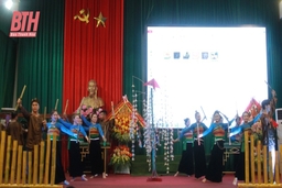 Phó Chủ tịch Thường trực HĐND tỉnh Lê Tiến Lam chung vui “Ngày hội toàn dân bảo vệ an ninh Tổ quốc năm 2023” tại thị trấn Cành Nàng
