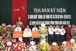 Đảng bộ xã Cẩm Tâm đón bằng công nhận xã đạt chuẩn nông thôn mới