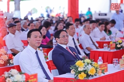 Thủ tướng Chính phủ Phạm Minh Chính dự lễ kỷ niệm 60 năm thành lập Trường THPT Cẩm Thủy 1 và đón nhận Huân chương Độc lập hạng Ba