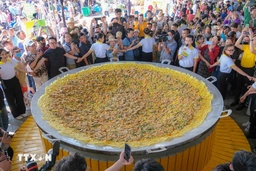 Chiếc bánh xèo khổng lồ tại Lễ hội Bánh dân gian Nam Bộ