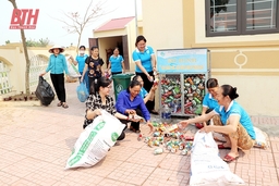 Từ thu gom phế liệu đến triệu phần quà - cách làm hay của phụ nữ thị xã Nghi Sơn