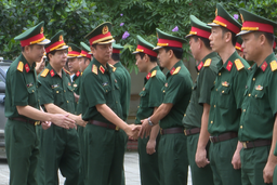 Trung tướng Hà Thọ Bình, Tư lệnh Quân khu 4 kiểm tra tại Ban CHQS huyện Bá Thước