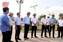 Phó Chủ tịch UBND tỉnh Lê Đức Giang kiểm tra tình hình xây dựng nông thôn mới tại Yên Định