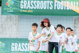 Hàng trăm học viên hưởng ứng ngày hội bóng đá phong trào AFC 2024 cùng cựu tuyển thủ Ngọc Châm