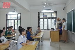 Gần 1.700 thí sinh làm thủ tục đăng ký dự thi vào lớp 10, trường THPT chuyên Lam Sơn năm học 2024-2025