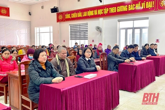 Ban Trị sự Giáo hội Phật giáo Việt Nam tỉnh Thanh Hóa và Quỹ Thiện Tâm trao quà tết cho hộ nghèo