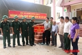Bộ trưởng Bộ Tư pháp thăm, tặng quà đồng bào vùng lũ huyện Quan Sơn