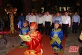 Đông đảo du khách dâng hương tại Khu di tích Lam Kinh