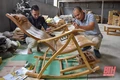 Chàng trai khuyết tật xứ Thanh vẽ ước mơ bằng những hạt gạo