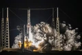 Tên lửa mất kiểm soát của SpaceX sắp lao vào Mặt trăng