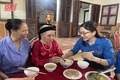 “Bữa cơm tri ân - Ấm áp nghĩa tình” tại các gia đình chính sách