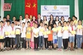 Trao 50 suất học bổng cho trẻ em có hoàn cảnh khó khăn xã Yên Thắng 