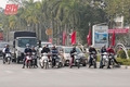 Xử phạt 13,5 triệu đồng người đàn ông đậu xe giữa cầu vứt đồ xuống sông