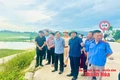 Phó Chủ tịch UBND tỉnh Đầu Thanh Tùng kiểm tra công tác ứng phó với bão số 10 tại xã Ngọc Liên