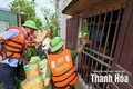 Kịp thời trao nhu yếu phẩm thiết yếu đến Nhân dân vùng lũ