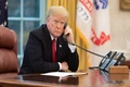 Mỹ tiếp tục không kích Iran, ông Trump cứng rắn về Hormuz