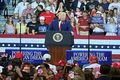 Mỹ tiếp tục không kích Iran, ông Trump cứng rắn về Hormuz