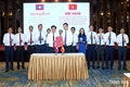 Đoàn đại biểu HĐND tỉnh Hủa Phăn dâng hương tại Khu di tích Quốc gia đặc biệt Lam Kinh