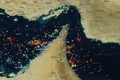 Eo biển Hormuz gần như tê liệt, nhưng dòng dầu vẫn âm thầm được duy trì