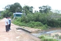 Tạm khắc phục vị trí cầu tràn bị cuốn trôi