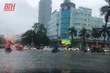 Nhiều tuyến đường ở TP Thanh Hóa bị ngập sâu gây ùn tắc giao thông