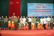CLB tướng lĩnh, sĩ quan Công an đồng hương Thanh Hóa tại Hà Nội trao quà cho các đối tượng chính sách