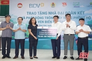 BIDV trao tặng 10 ngôi nhà Đại đoàn kết và phát động chương trình trồng 5.500 cây xanh phòng hộ ven biển