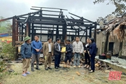 Hội Nông dân tỉnh hỗ trợ các gia đình hội viên gặp hỏa hoạn tại huyện Lang Chánh