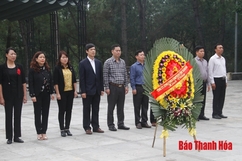 Chủ tịch UBND tỉnh Nguyễn Đình Xứng viếng các nghĩa trang liệt sỹ tại tỉnh Quảng Bình và Quảng Trị