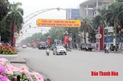 Khoảng 3.000 tư liệu, hình ảnh về “Thanh hóa xưa và nay” được trưng bày dọc đại lộ Lê Lợi
