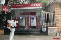 Agribank Thanh Hóa thực hiện sát khuẩn các máy ATM
