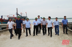 Phó Chủ tịch UBND tỉnh Nguyễn Văn Thi kiểm tra, chỉ đạo phòng, chống bão số 7 tại huyện Quảng Xương và thị xã Nghi Sơn