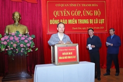 Tỉnh ủy Thanh Hóa ủng hộ đồng bào miền Trung bị lũ lụt