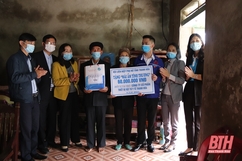 Trao hỗ trợ kinh phí xây “Mái ấm tình thương” cho hội viên, phụ nữ nghèo huyện Hà Trung
