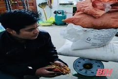 Bắt đối tượng tàng trữ trái phép gần 60 kg thuốc nổ