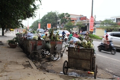Ô nhiễm tại các điểm tập kết xe thu gom rác thải ở TP Thanh Hóa