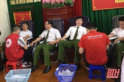 Đoàn Thanh niên Công an huyện Quảng Xương hiến máu tình nguyện