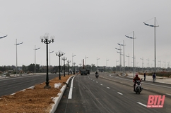 Cơ bản hoàn thành thi công tuyến đường nối TP Sầm Sơn với Khu kinh tế Nghi Sơn