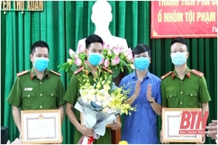 Trao thưởng thành tích phá chuyên án 521V cho Công an huyện Thọ Xuân