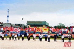 Huyện Thạch Thành tổ chức diễu hành tuyên truyền bằng xe lưu động chào mừng bầu cử