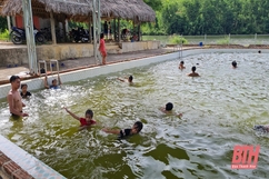 Thiếu nhi huyện miền núi Như Xuân được học bơi miễn phí