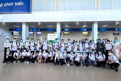 Bamboo Airways đưa đoàn y bác sĩ Đại học Y Dược Huế tiếp viện Đồng Nai chống dịch